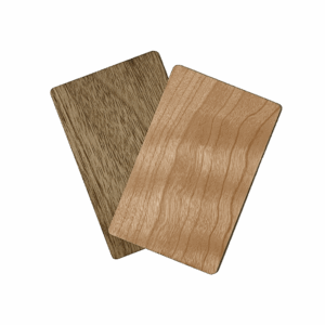 Egyedi gravírozott NFC fa névjegykártya és digitális névjegy weboldal